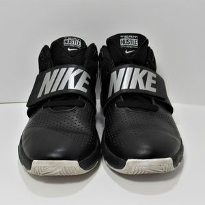 Nike Team Hustle Kids Basketball Shoes Size 4.5Y.